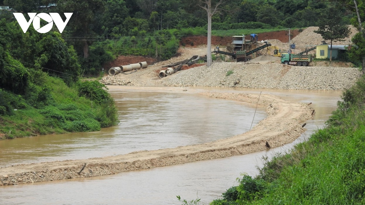 Kon Tum yêu cầu khắc phục sai phạm tại điểm mỏ khai thác cát sau phản ánh của VOV